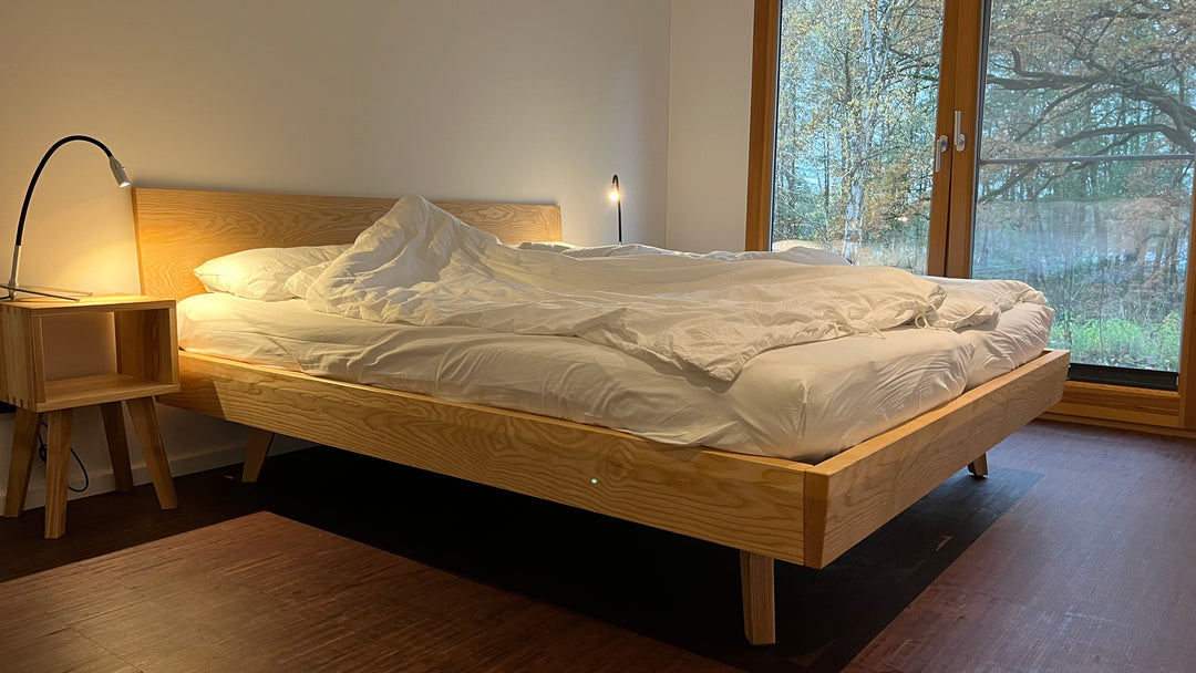 Bett aus Eschenholz