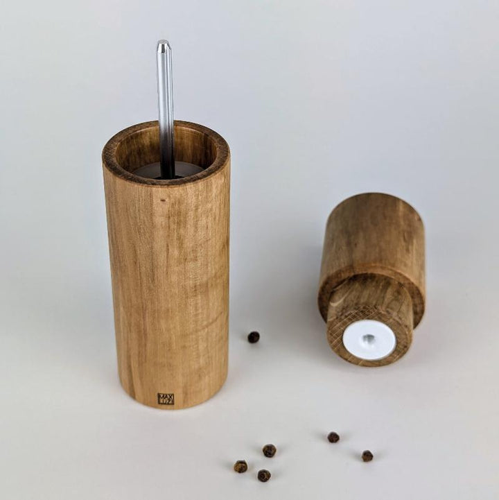 Detailfpopt einer Gewürzmühle aus regionalem Holz
