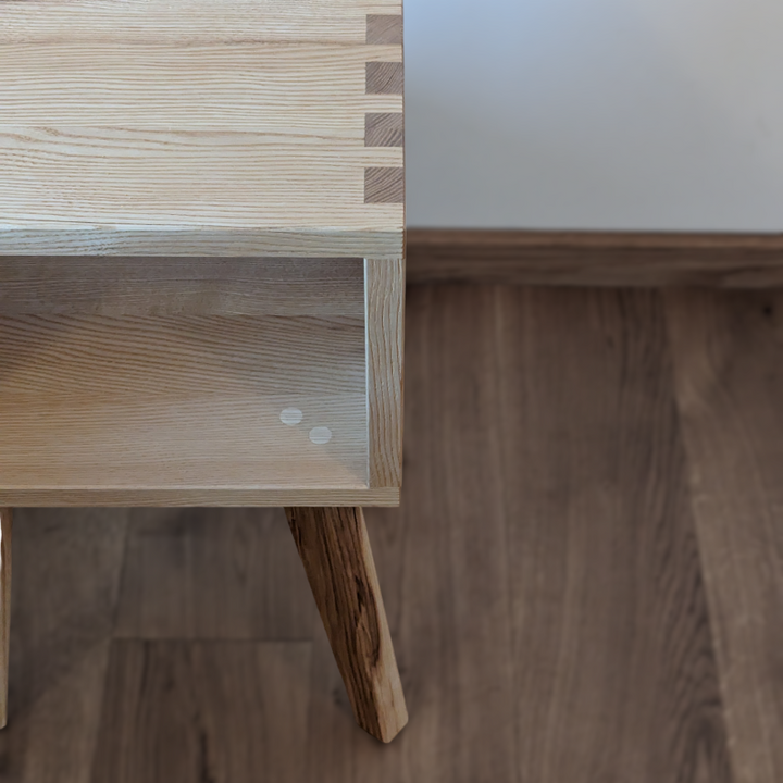 Detail von hand getischlertem Nachttisch, klare form, elegantes design.