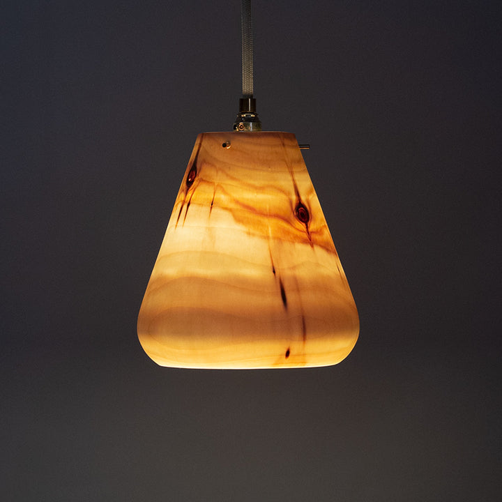 Leuchtende Hängelampe aus Holz von maxluzi.