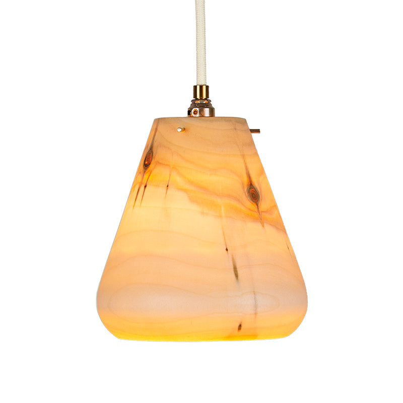 Durchscheinende Lampe aus Pappelholz, gedrechstel von maxluzi.