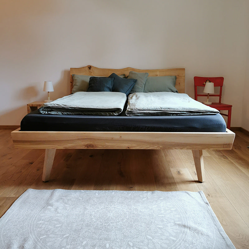 Bett aus Eschenholz