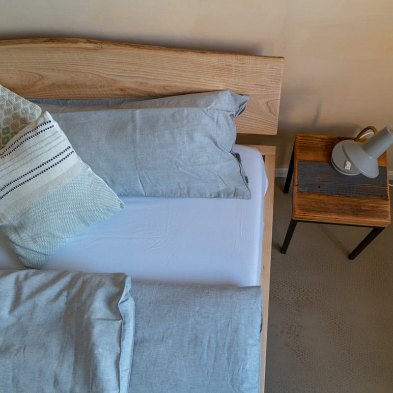 Bett aus Eschenholz