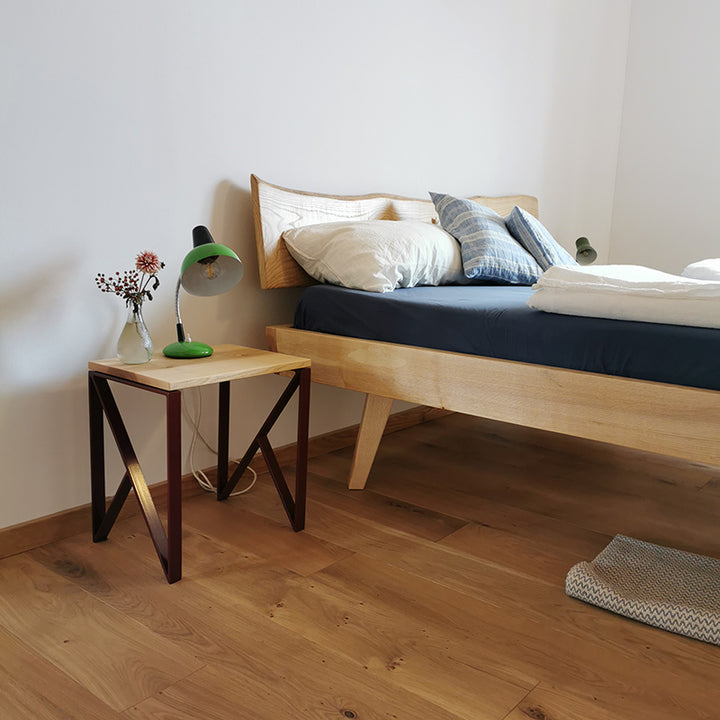 Bett aus Eschenholz